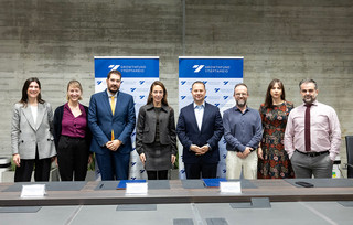 Η Υπουργός Κοινωνικής Συνοχής και Οικογένειας Δόμνα Μιχαηλίδου και ο Αναπληρωτής Διευθύνων Σύμβουλος του Υπερταμείου Παναγιώτης Σταμπουλίδης υπέγραψαν σύμβαση για την Κοινωνική Αντιπαροχή