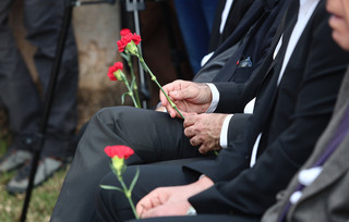 Θλίψη και συγκίνηση στην κηδεία του Αλέκου Φλαμπουράρη