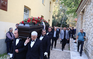 Θλίψη και συγκίνηση στην κηδεία του Αλέκου Φλαμπουράρη