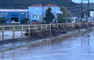 Καταστροφές σε επιχειρήσεις και σπίτια στην Καλλονή από τις πλημμύρες