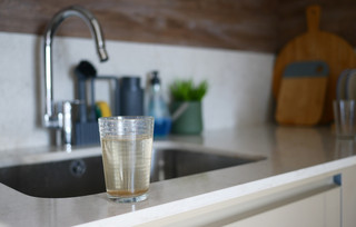 Βρώμικο νερό Βρώμικο νερό