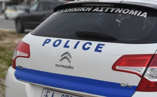 Πάτρα: Βιντεοσκόπησαν, λήστεψαν και απείλησαν «παράνομο» ζευγάρι