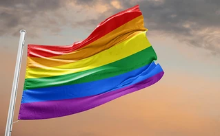 Άγρια ομοφοβική επίθεση εις βάρος τρανς γυναίκας στην Πάτρα – «Έκαψαν το σπίτι μου, με έχουν μαχαιρώσει»