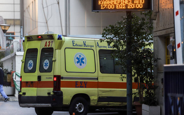 «Της έσπασαν τη μύτη, είχε μώλωπες και πληγές σε όλο της το σώμα» – Καταγγελία για άγρια επίθεση σε 80χρονη στην πλατεία Βικτωρίας