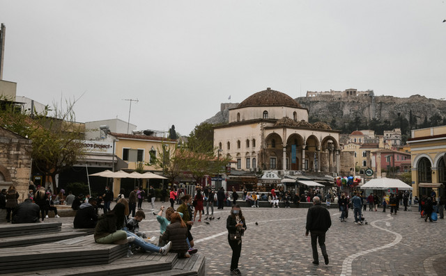 Τρόμος για 20χρονη στο Μοναστηράκι – Συμμορία ανηλίκων τη χτύπησε και της άρπαξε το κινητό | Κοινωνία στο PlusTV.gr