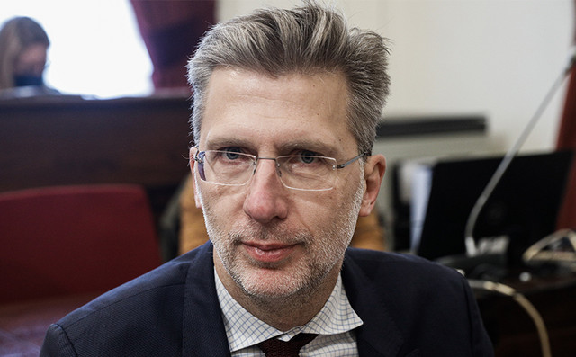 Άκης Σκέρτσος: Πόσο αυξήθηκαν οι επιχειρήσεις και οι εργαζόμενοι μέσα σε 7 χρόνια; | Οικονομία στο PlusTV.gr