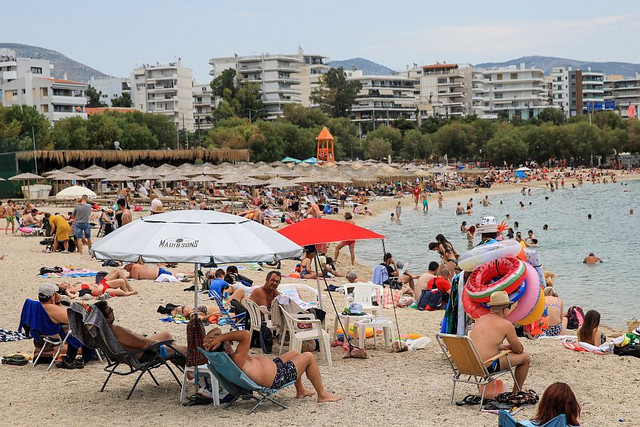 38άρια θα δείξουν τα θερμόμετρα το Σαββατοκύριακο – «Κυριαρχούν τα μελτέμια στο Αιγαίο» λέει ο Κλέαρχος Μαρουσάκης