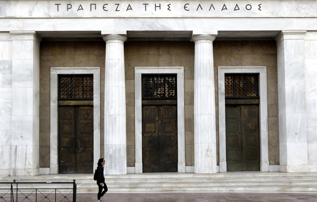 Πιο ομαλή λειτουργία της αγοράς χρήματος δείχνει η μετάδοση των επιτοκίων | Οικονομία στο PlusTV.gr
