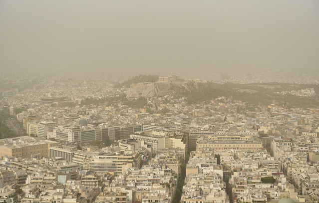 Πότε πέφτει η θερμοκρασία και απομακρύνεται η αφρικανική σκόνη – Η εξέλιξη του καιρού
