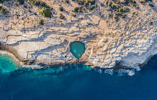 Μια βουτιά στην Γκιόλα: Η εμπειρία που πρέπει να ζήσεις στη Θάσο | Ταξίδια στο PlusTV.gr