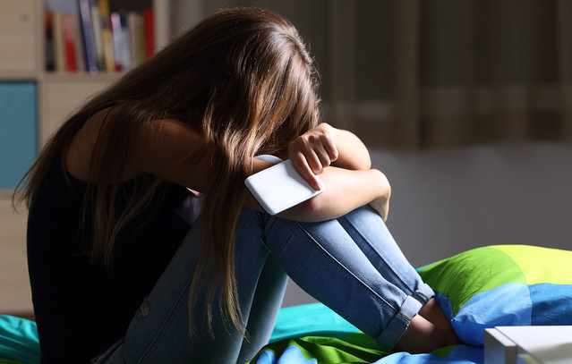 SOS για την ψυχική υγεία παιδιών και εφήβων – Ποιος είναι ο ρόλος των γονιών, του σχολείου και των social media