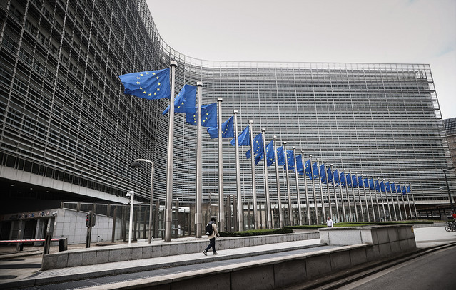 Κομισιόν: Εύσημα για πλεονάσματα και χρέος, στο στόχαστρο οι φοροαπαλλαγές των 22,9 δισ. ευρώ