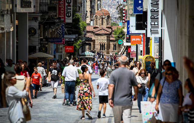 Εξίσωση αμοιβών ανδρών και γυναικών στον ιδιωτικό τομέα θα προβλέπει νέο νομοσχέδιο του υπουργείου Εργασίας