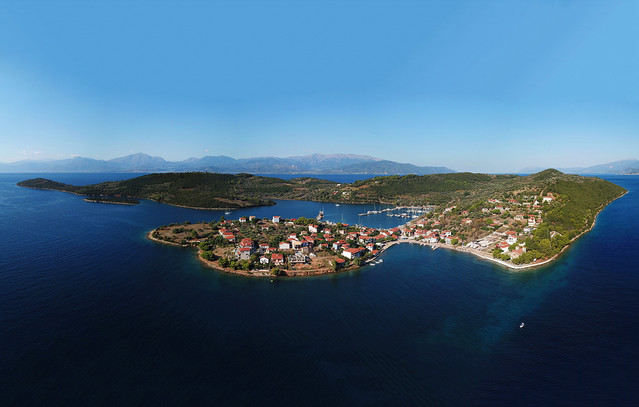 Το μοναδικό κατοικημένο νησί του Κορινθιακού είναι ιδανικό για μια διήμερη απόδραση | Ταξίδια στο PlusTV.gr