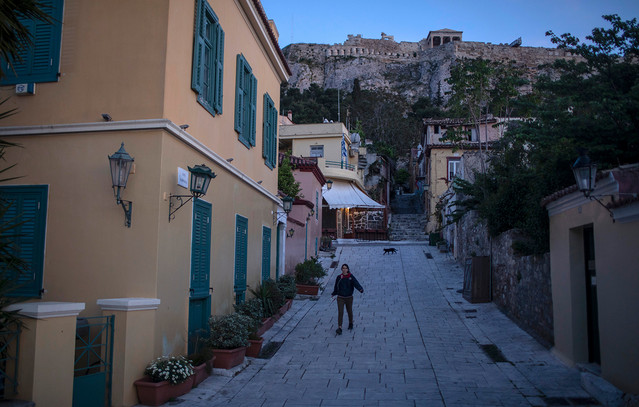 Airbnb στην Πλάκα: Η μεγάλη μάχη στο ΣτΕ για τα ακίνητα που έγιναν τουριστικά καταλύματα | Οικονομία στο PlusTV.gr