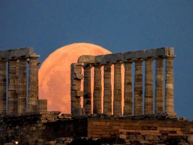 Η Αυγουστιάτικη Πανσέληνος γίνεται η πιο ατμοσφαιρική έξοδος του καλοκαιριού | Ψυχαγωγία στο PlusTV.gr