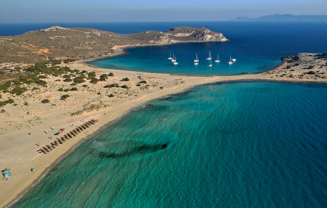 Γιατί η Ελαφόνησος παραμένει must προορισμός, ακόμη και όταν «δεν πέφτει καρφίτσα» | Ταξίδια στο PlusTV.gr
