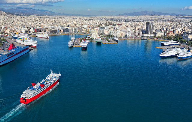 Οδηγός βυτιοφόρου και μηχανικός κρουαζιερόπλοιου συνελήφθησαν για θαλάσσια ρύπανση στον Πειραιά