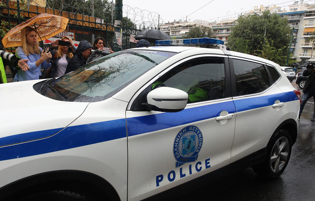 Ηράκλειο: Συνελήφθη 80χρονη μετά από καταγγελία του πρώην συζύγου της για απειλή με μαχαίρι