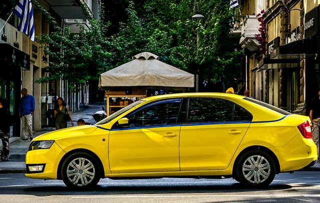21χρονος ταξιτζής χρέωσε τετραπλάσιο κόμιστρο, χωρίς να έχει καν άδεια: 175€ από το «Βενιζέλος» μέχρι το κέντρο της Αθήνας