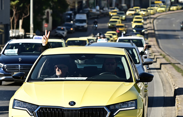 Νέα 24ωρη απεργία και συγκέντρωση σήμερα για τους οδηγούς ταξί της Αττικής