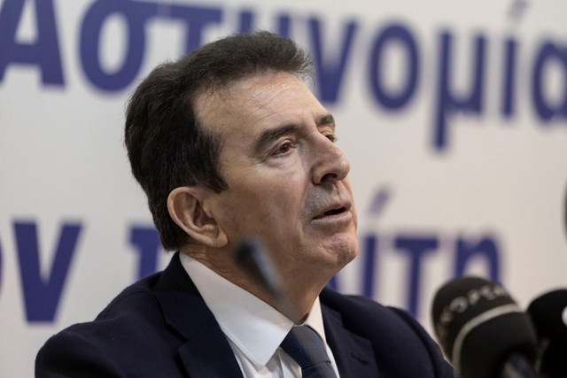 Chrysochoidis Says Old Greek ID Cards No Longer Valid
