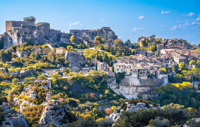 Les Baux‑de‑Provence: Το μαγευτικό χωριό της Προβηγκίας που συνδυάζει ιστορία και τέχνη | Ταξίδια στο PlusTV.gr