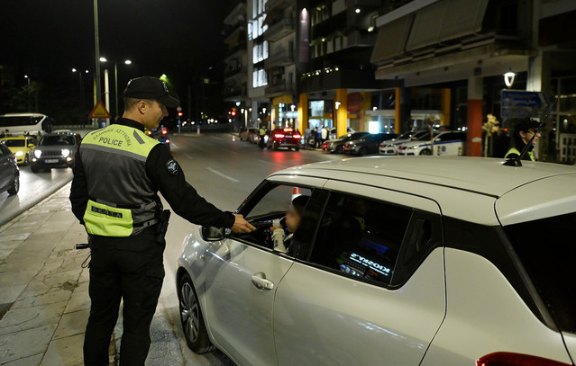 «Βροχή» τα πρόστιμα στους δρόμους: 17 χειροπέδες για αλκοτέστ και εκατοντάδες αφαιρέσεις διπλωμάτων