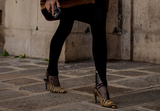 Split leggings: Ποιό είναι το στοιχείο που κάνει το κολάν επίκαιρο αυτή την περίοδο; | Woman στο PlusTV.gr