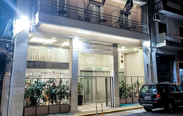 Tραγωδία στα Εξάρχεια με νεκρό 15χρονο από τη Γαλλία – Ερευνάται το πώς ο μαθητής έπεσε στο κενό