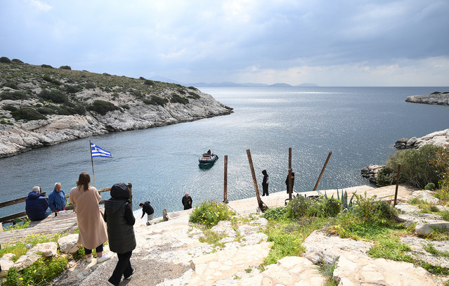 Σήμερα η επιχείρηση ανάσυρσης του 34χρονου δύτη από το Πηγάδι του Διαβόλου στη Βουλιαγμένη