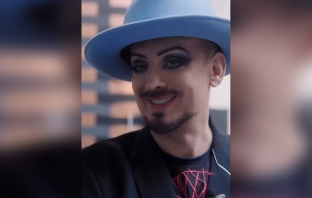 Ο Μπόι Τζορτζ απαντά στους επικριτές για τη συμμετοχή του στη Eurovision εν μέσω αντιδράσεων για το Ισραήλ