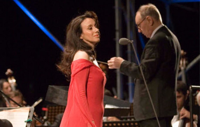 Οι θρυλικές μελωδίες του Ennio Morricone ζωντανεύουν στο Παλλάς από τη Susanna Rigacci | Ψυχαγωγία στο PlusTV.gr