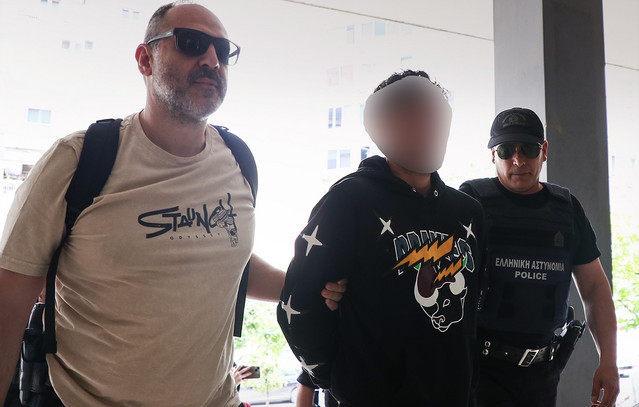 Ποινική δίωξη για ανθρωποκτονία με δόλο στον 30χρονο για τη δολοφονία του πατέρα του στη Θεσσαλονίκη