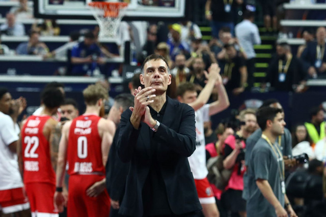 Μπαρτζώκας στους παίκτες του: «Να μείνετε ταπεινοί για να πάμε μέχρι το τέλος» | Αθλητικά στο PlusTV.gr