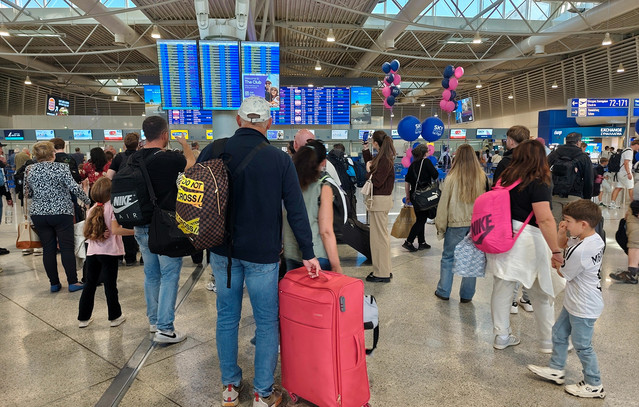 Η Ελλάδα κερδίζει το στοίχημα του τουρισμού με το «UK fast track»: Χωρίς ουρές και καθυστερήσεις οι Βρετανοί το 2025