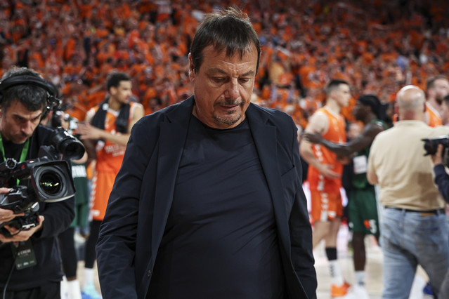 Ο Αταμάν διέκοψε τη συνέντευξη Τύπου και έφυγε από την αίθουσα μετά από ερώτηση | Αθλητικά στο PlusTV.gr