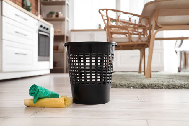 Το DIY trick που εξαφανίζει τη μυρωδιά από τον κάδο της κουζίνας με 4 υλικά που έχετε ήδη σπίτι
