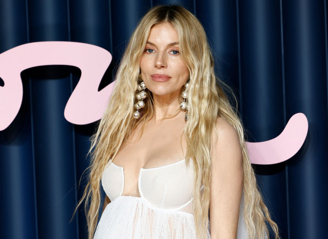 Αν φορέσετε το άρωμα της Sienna Miller θα περνάτε και θα γυρνάνε όλα τα κεφάλια | Woman στο PlusTV.gr