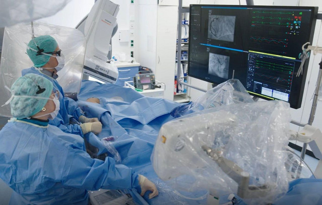 Η Siemens Healthineers παρουσιάζει νέα επεμβατικά συστήματα με Optiq AI στο Radiological Society of North America (RSNA) 2025