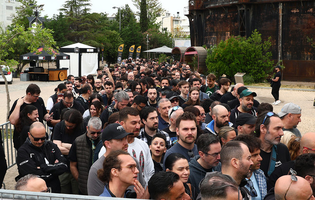 Απίστευτες ουρές στην Τεχνόπολη για το επίσημο Metallica Pop-Up Shop – Fans περιμένουν με τις ώρες για συλλεκτικά αντικείμενα