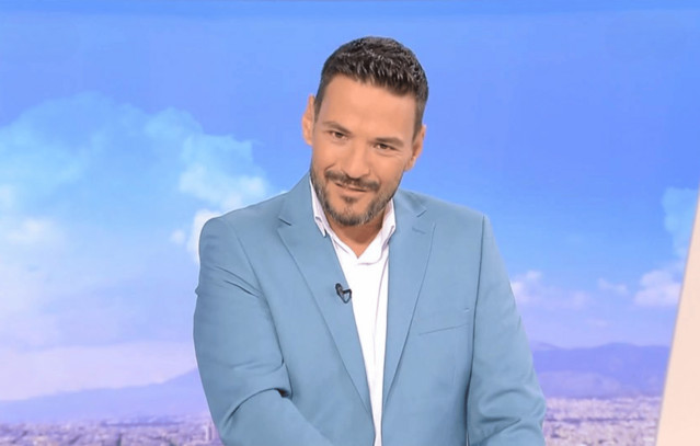Κώστας Τσουρός: Ζήτησε από τους συνεργάτες του να παίξουν το «Σβήνει το καντήλι μου» | Media στο PlusTV.gr