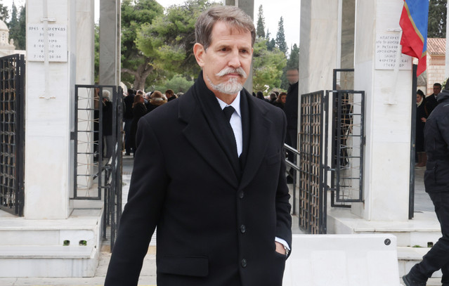 Παύλος Ντε Γκρες: «Δεν έχω πει ποτέ ότι έχω πολιτικά σχέδια, κρατάω τη θέση μου» | Lifestyle στο PlusTV.gr