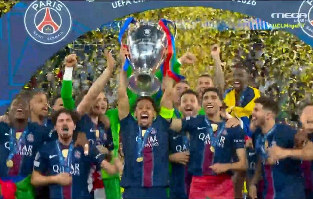 Champions League: Η απονομή του τροπαίου στην πρωταθλήτρια Ευρώπης Παρί Σεν Ζερμέν | Αθλητικά στο PlusTV.gr
