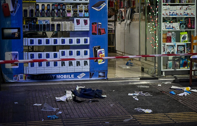 Νέα στοιχεία για τους πυροβολισμούς σε κατάστημα κινητών στα Πατήσια – Ο τραυματισμός του ιδιοκτήτη, οι άνδρες με τα μαύρα και η καταδίωξη