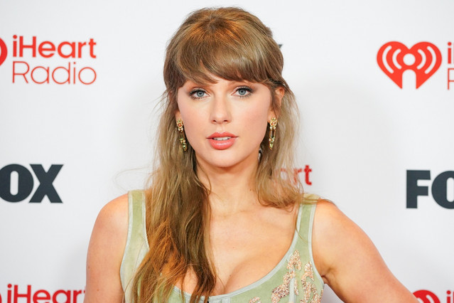 Η Taylor Swift σε σπάνια δημόσια εμφάνιση με την οικογένειά της στη Νέα Υόρκη | Lifestyle στο PlusTV.gr