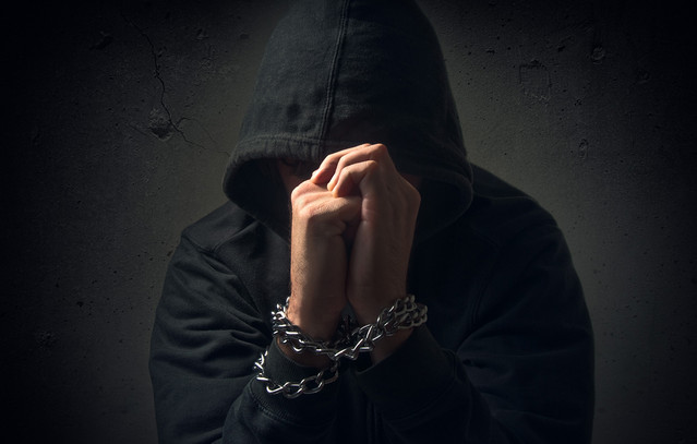 Συνελήφθησαν ένας 18χρονος και ένας ανήλικος για απάτες με τη μέθοδο της απασχόλησης στην Κοζάνη