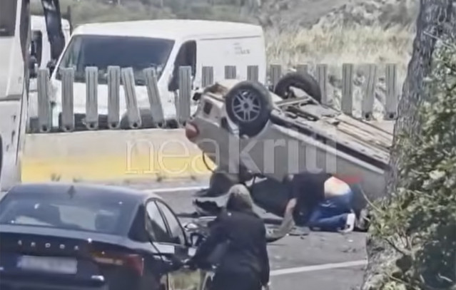 Άλλο ένα τροχαίο στον ΒΟΑΚ: Το αυτοκίνητο τούμπαρε στη μέση του δρόμου – Δείτε το βίντεο | Κοινωνία στο PlusTV.gr