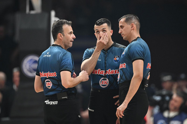 Basket League: Κουκουλοφόροι βανδάλισαν το σπίτι του διαιτητή Τσιμπούρη | Αθλητικά στο PlusTV.gr