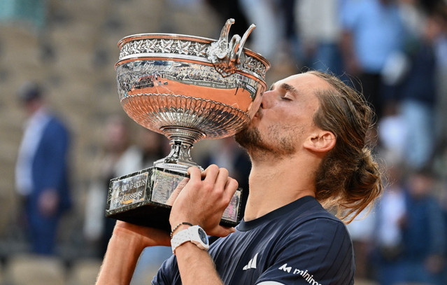 Roland Garros: «Βασιλιάς» ο Ζβέρεφ έπειτα από τεράστια μάχη με τον Κομπόλι | Αθλητικά στο LivePress.gr